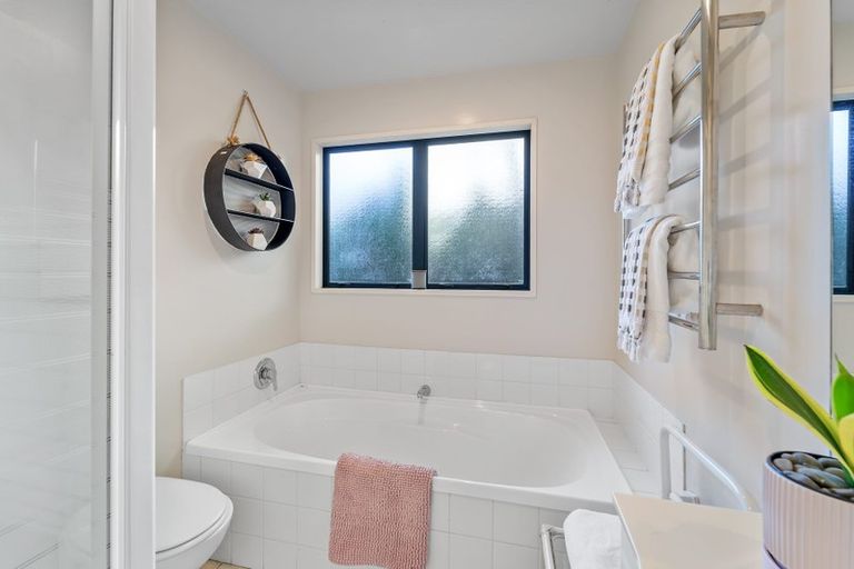 Photo of property in 2/24 Heathcote Road, Castor Bay, Auckland, 0620