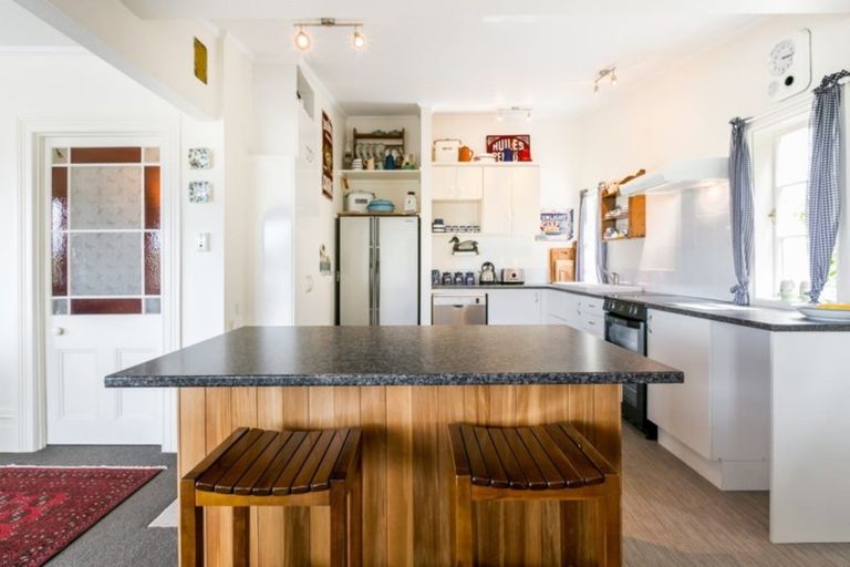 Photo of property in 21 Havelock Road, Hospital Hill, Napier, 4110