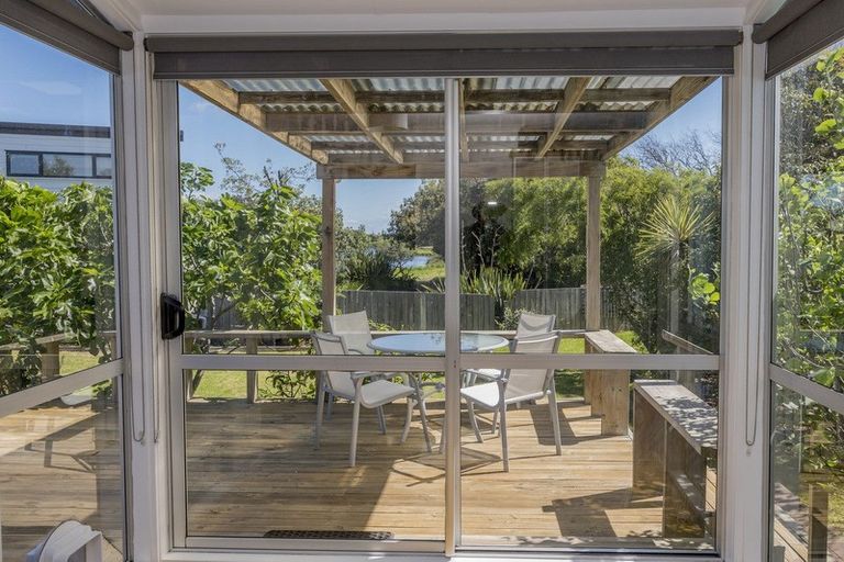 Photo of property in 4 Pio Pio Place, Waikanae Beach, Waikanae, 5036