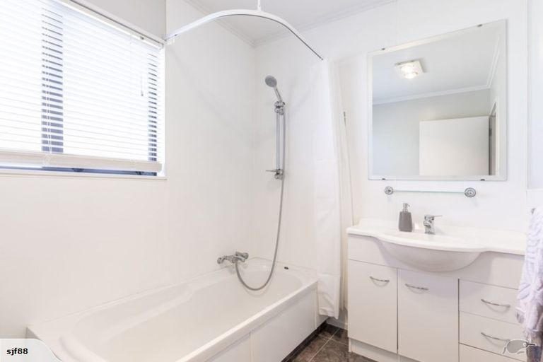 Photo of property in 6a Perrin Place, Kelvin Grove, Palmerston North, 4414