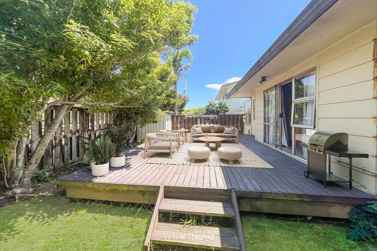 Photo of property in 1/28 Bramley Drive, Farm Cove, Auckland, 2012