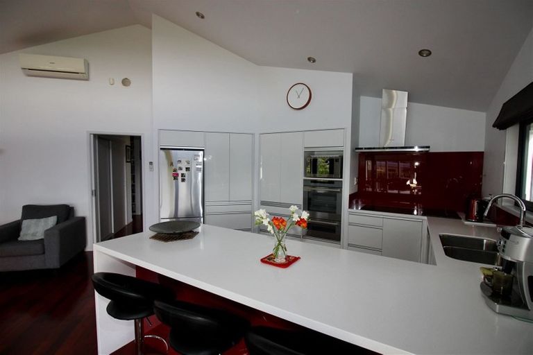 Photo of property in 18 Ringwood Place, Whitianga, 3510