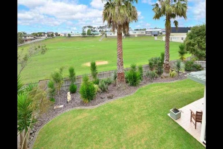 Photo of property in 25 Vermeer Place, West Harbour, Auckland, 0618