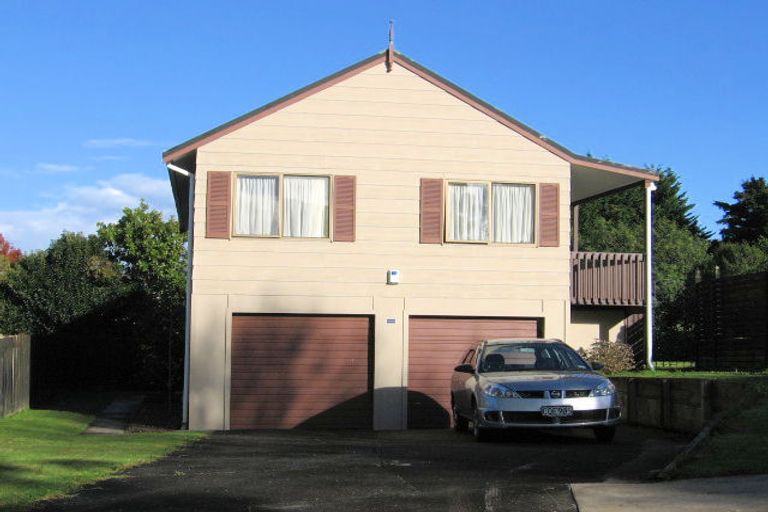 Photo of property in 8 Palmetto Place, Goodwood Heights, Auckland, 2105