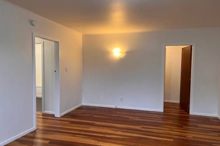 Photo of property in 147 Ruskin Road, Newlands, Wellington, 6037