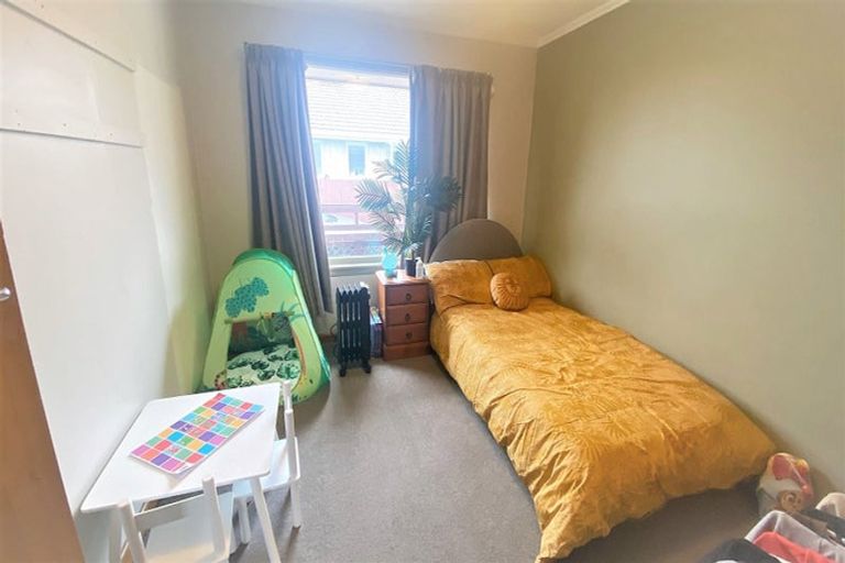 Photo of property in 8 Glenora Place, Hornby, Christchurch, 8042