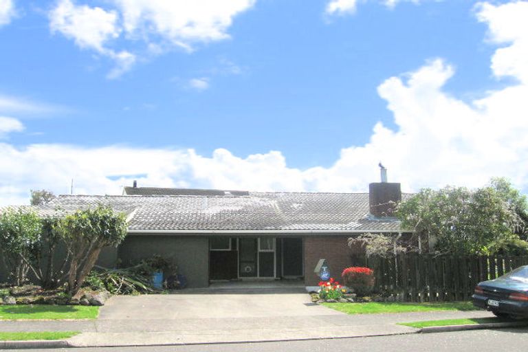 Photo of property in 2 Luxor Place, Pomare, Rotorua, 3015