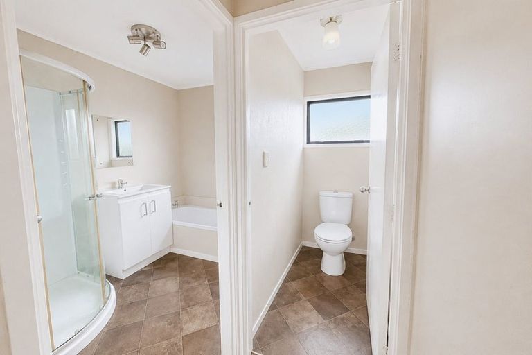 Photo of property in 2/25 Melleray Place, Randwick Park, Auckland, 2105