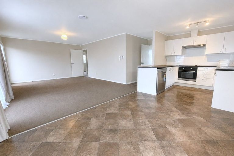 Photo of property in 2/25 Melleray Place, Randwick Park, Auckland, 2105