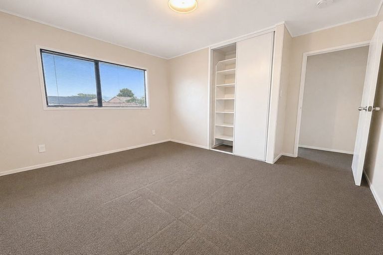 Photo of property in 2/25 Melleray Place, Randwick Park, Auckland, 2105