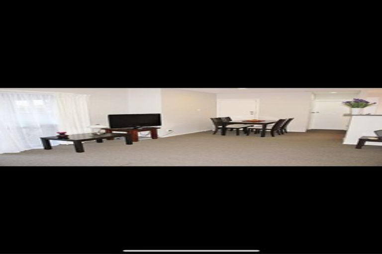 Photo of property in 1/9-11 Masterton Road, Rothesay Bay, Auckland, 0630