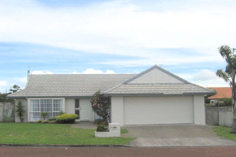 Photo of property in 6 Palmcrest Grove, Highland Park, Auckland, 2010