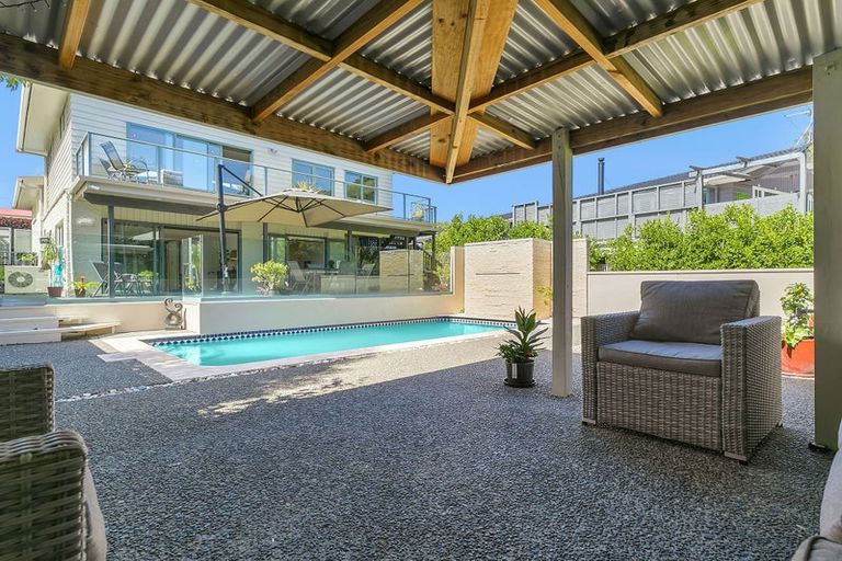 Photo of property in 12 Dowling Grove, Silverstream, Upper Hutt, 5019