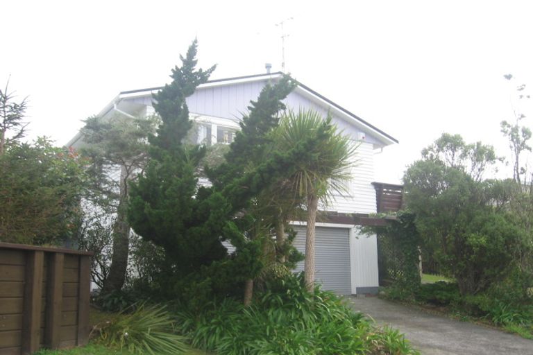 Photo of property in 16 Acacia Avenue, Maungaraki, Lower Hutt, 5010