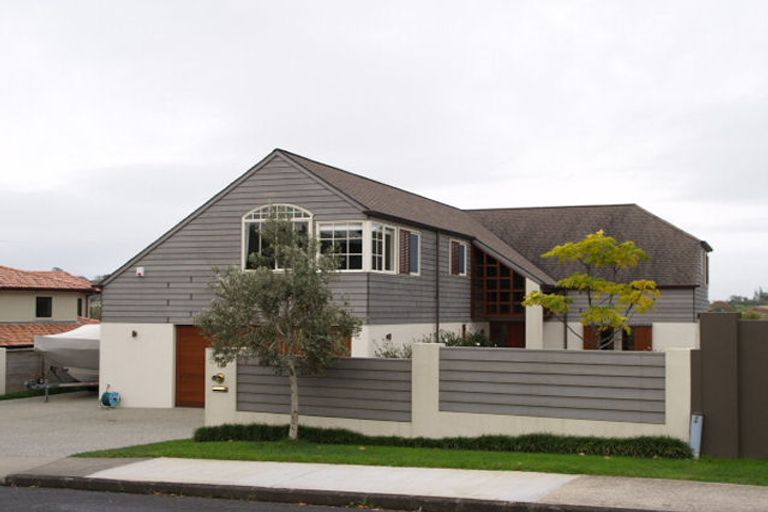 Photo of property in 1b Liston Crescent, Cockle Bay, Auckland, 2014