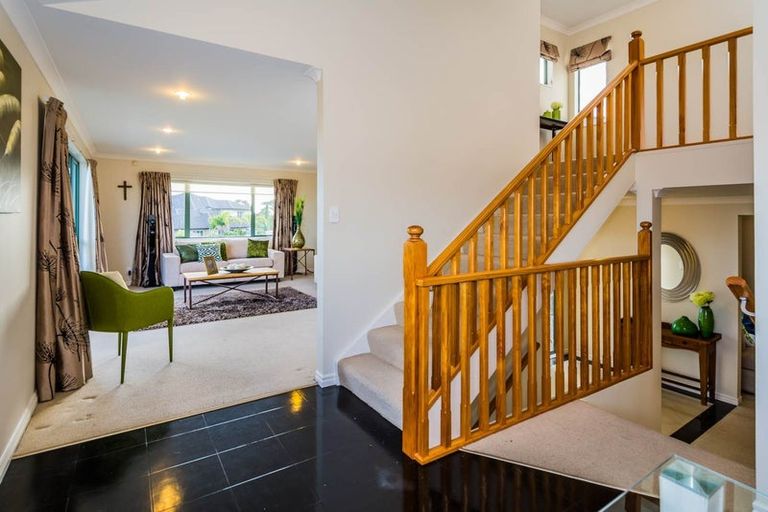 Photo of property in 6 Mulroy Place, Pinehill, Auckland, 0632