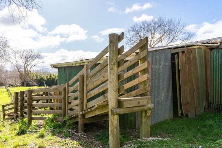 Photo of property in 950 Oneriri Road, Kaiwaka, 0573