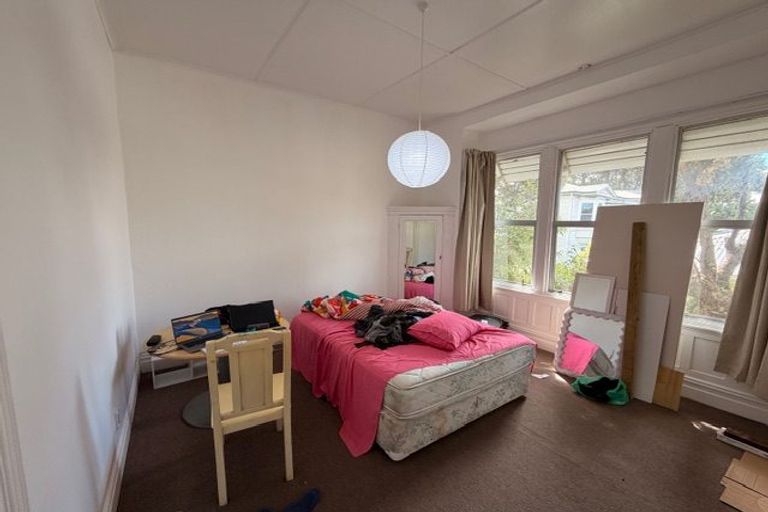 Photo of property in 60 Kelburn Parade, Kelburn, Wellington, 6012