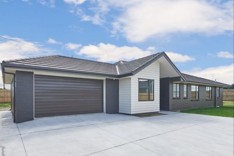 Photo of property in 115 Johnstone Drive, Fitzherbert, Palmerston North, 4410