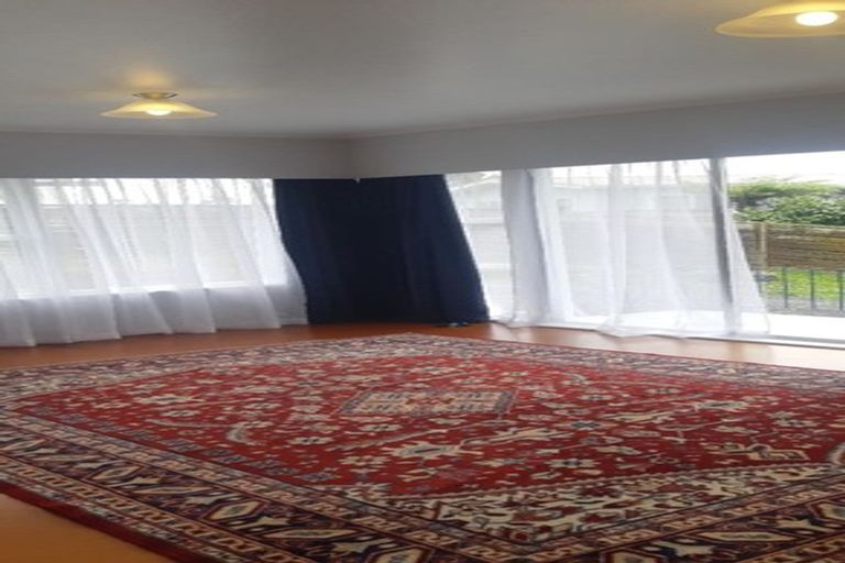 Photo of property in 1/31 Marcel Place, Glenfield, Auckland, 0629