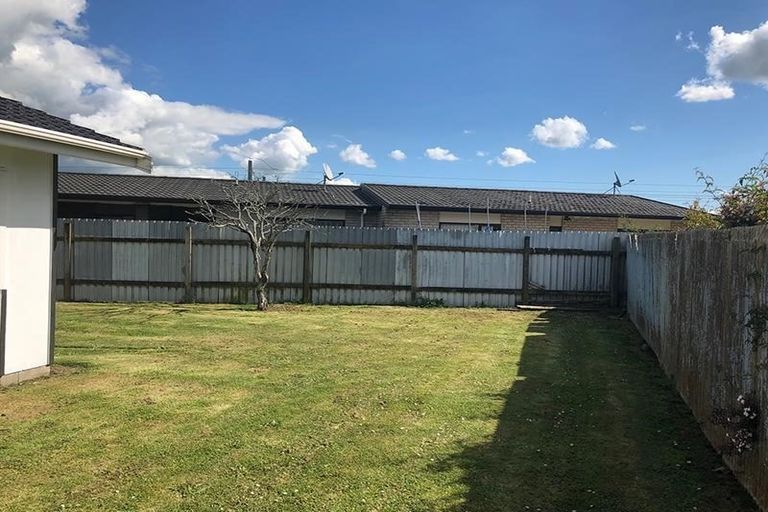 Photo of property in 1/18 Tironui Station Road East, Papakura, 2112