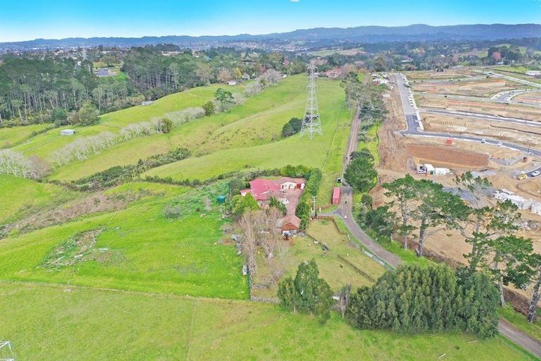 Photo of property in 21 Red Hills Road, Massey, Auckland, 0614