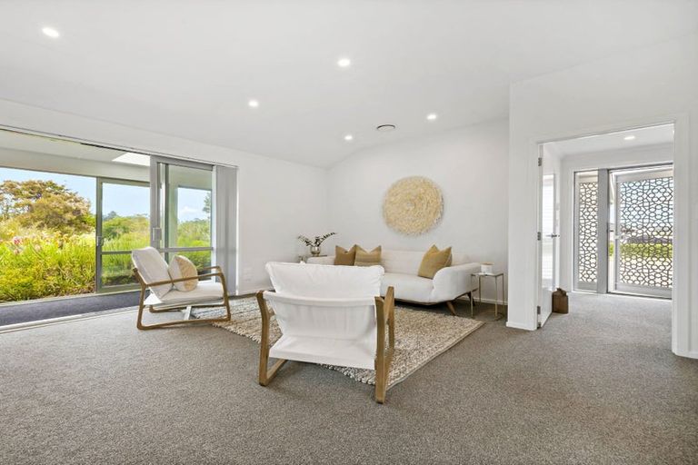 Photo of property in 21 Eric Farley Drive, Kumeu, 0810