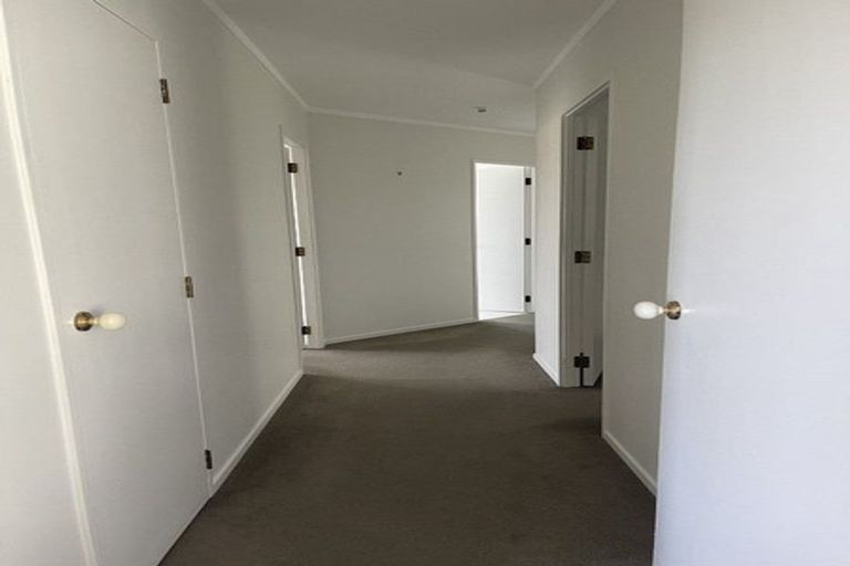 Photo of property in 38 Harbour Lights Close, West Harbour, Auckland, 0618
