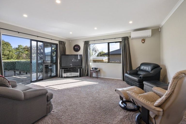 Photo of property in 11 Silkwood Place, Fitzherbert, Palmerston North, 4410
