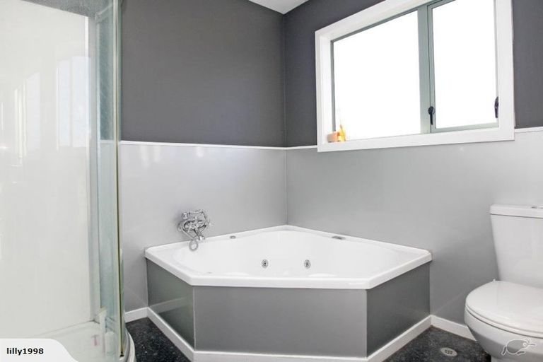 Photo of property in 11 Southern Cross Crescent, Island Bay, Wellington, 6023