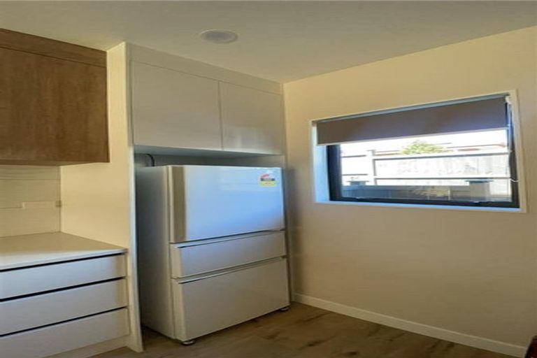 Photo of property in 5/58 Te Atatu Road, Te Atatu South, Auckland, 0610