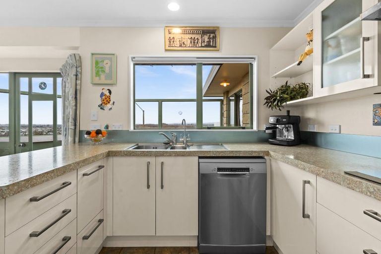 Photo of property in 2/89 Churchill Drive, Taradale, Napier, 4112