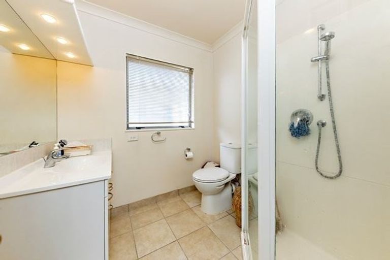 Photo of property in 60 Mt Lebanon Crescent, The Gardens, Auckland, 2105