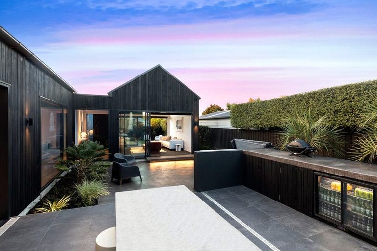 Photo of property in 184 Weston Road, St Albans, Christchurch, 8052