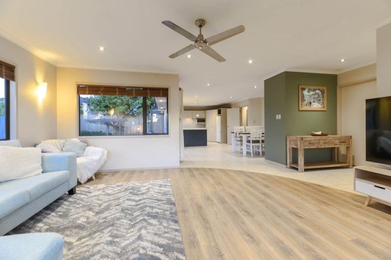 Photo of property in 20 Caragh Place, East Tamaki, Auckland, 2016