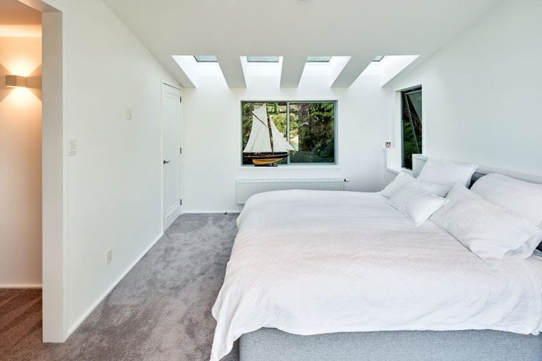 Photo of property in 21 Dillon Street, Lowry Bay, Lower Hutt, 5013