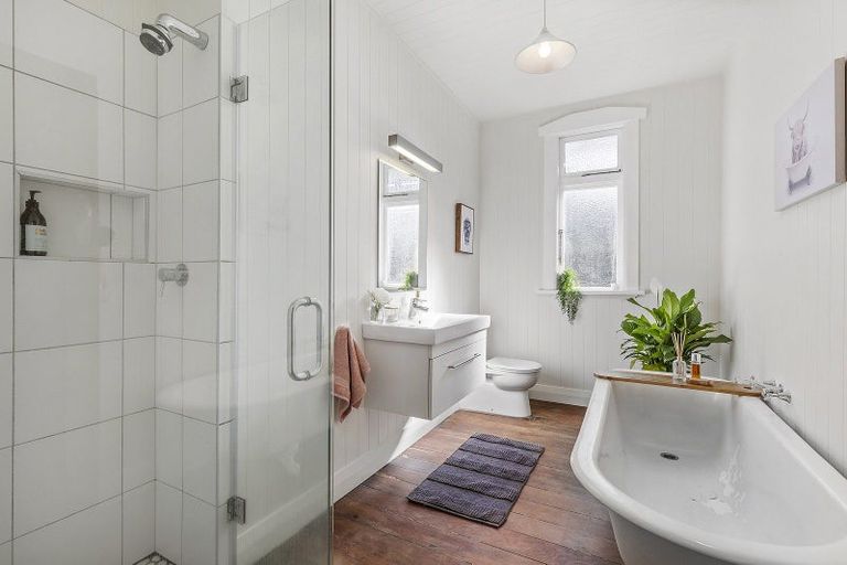 Photo of property in 65 Marine Parade, Seatoun, Wellington, 6022