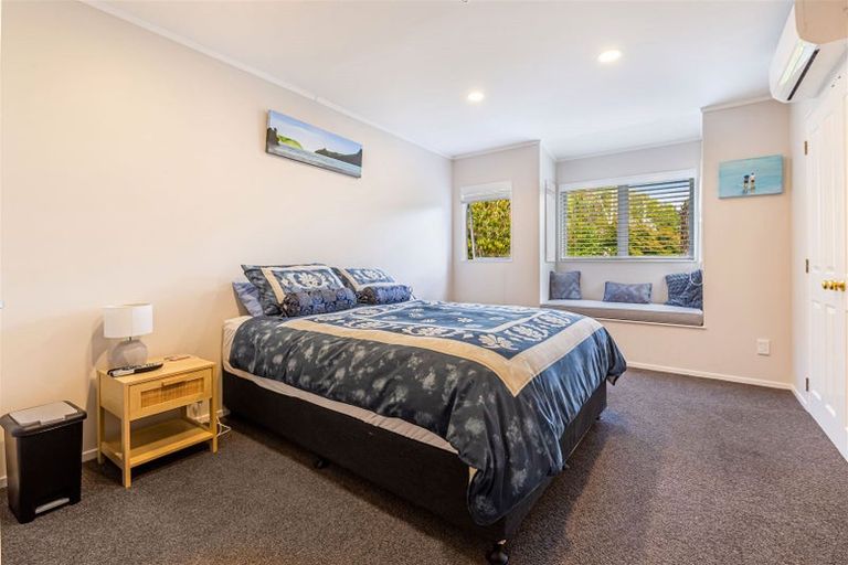 Photo of property in 252 Boord Crescent, Kumeu, 0891