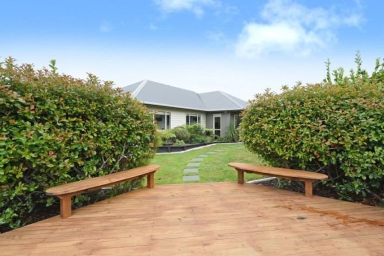 Photo of property in 9 James Nairn Grove, Riverstone Terraces, Upper Hutt, 5018