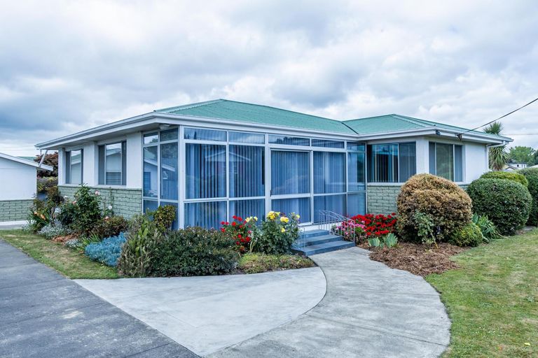 Photo of property in 1 Dixon Street, Waimate, 7924