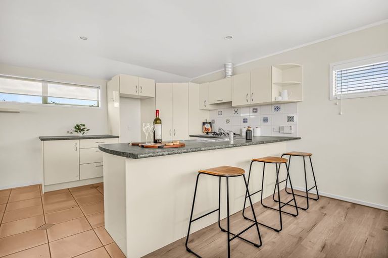 Photo of property in 2/267 Glenfield Road, Hillcrest, Auckland, 0627