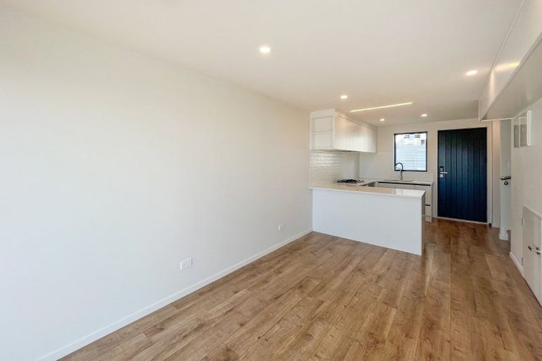 Photo of property in 6/737 East Coast Road, Browns Bay, Auckland, 0630