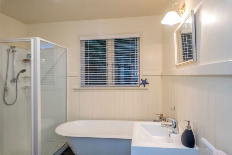 Photo of property in 11 River Glade, Waikanae, 5036