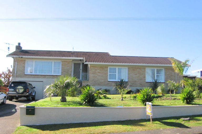 Photo of property in 17 Renwick Street, Papakura, 2110