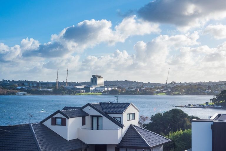 Photo of property in 3/245 Hurstmere Road, Takapuna, Auckland, 0622