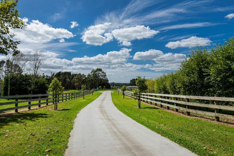 Photo of property in 53 Dysart Lane, Kumeu, 0891