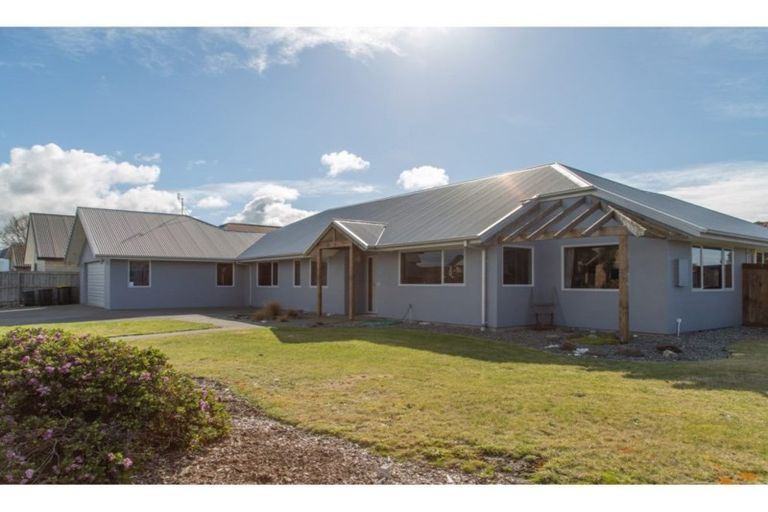 Photo of property in 2 Evergreen Place, Parklands, Christchurch, 8083
