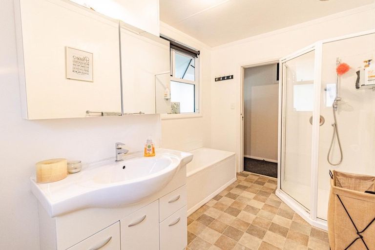 Photo of property in 1 Halls Road, Pahiatua, 4910