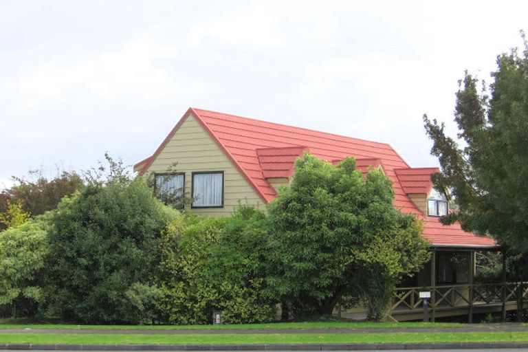 Photo of property in 77 Botany Road, Botany Downs, Auckland, 2010