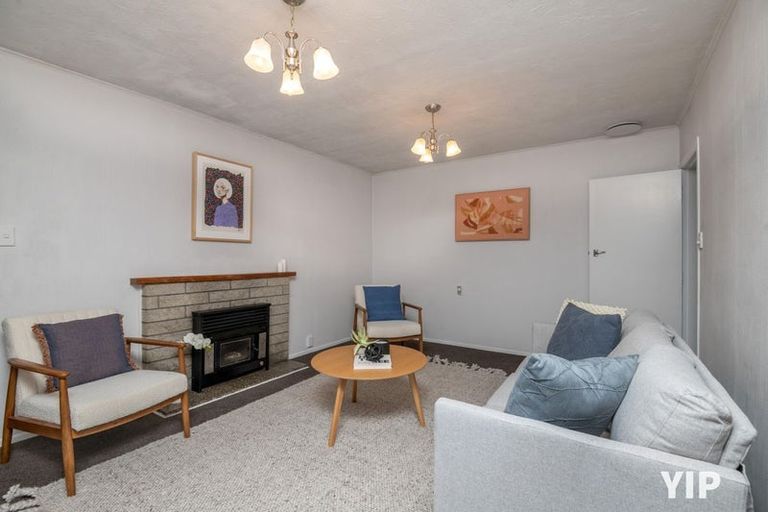 Photo of property in 48 Kenmore Street, Newlands, Wellington, 6037